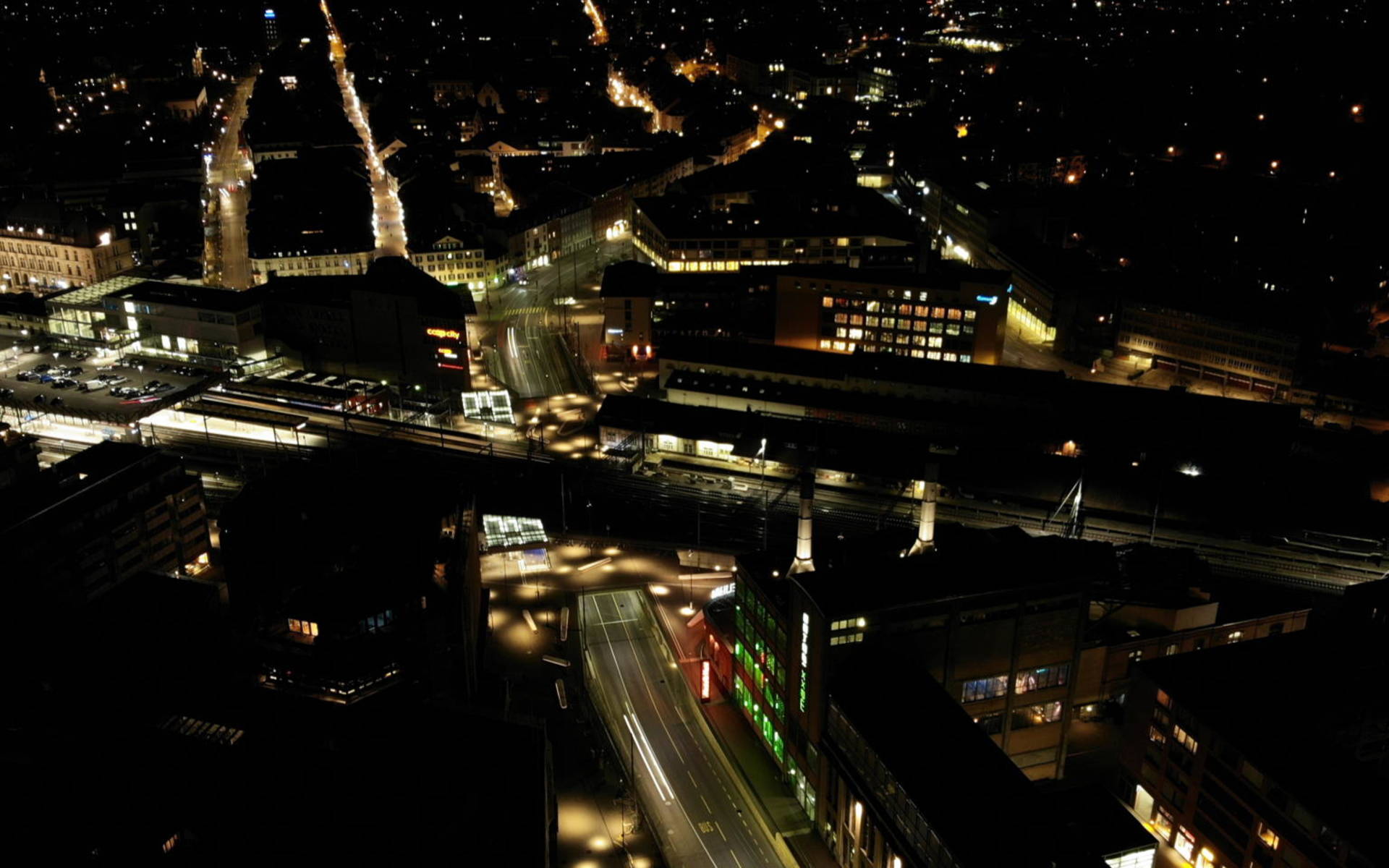 Stadt bei Nacht © Saryl Bahri